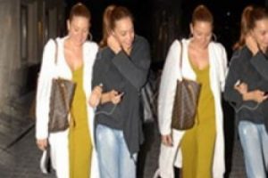 Azra Akın sokak ortasında dans etti