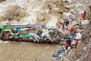 Peru'da yolcu otob&uuml;s&uuml; nehre u&ccedil;tu: 50 &ouml;l&uuml;