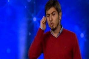 Yetenek Sizsiniz'de Tuncel Kurtiz takliti st&uuml;dyoyu yıktı