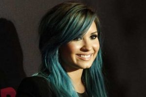 Lovato'nun yeni sa&ccedil; rengi nasıl?