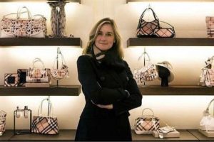 Apple Burberry'nin CEO'sunu transfer etti