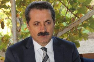 Bakan &Ccedil;elik Bayram Namazını Doğu Camii'nde kıldı
