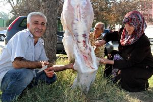 Kadın kasaplar erkeklere taş &ccedil;ıkardı
