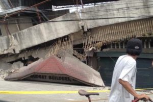 Filipinler'deki depremde &ouml;l&uuml; sayısı artıyor