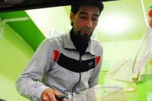 Gol kralı Suriyeli futbolcu garson oldu