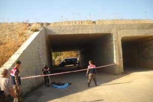K&ouml;pr&uuml; altında cesedi bulundu