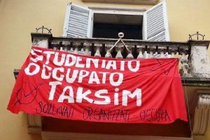 Binayı işgal edip &uuml;zerine Taksim yazdılar