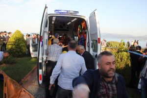 Koca vahşeti! Eşini 16 yerinden bı&ccedil;akladı