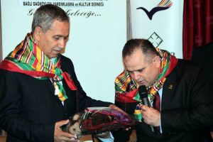 Arın&ccedil;'tan adaylara &ouml;ğ&uuml;t: "Birbirinizi yemeyin, destekleyin"