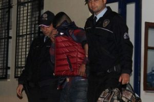 14 yaşındaki &ccedil;ocuğa bakın ne yaptırdılar?