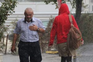 Bursa'da yağmura hazırlıksız yakalandılar