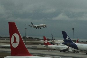 THY u&ccedil;ağının motoruna kuş &ccedil;arptı