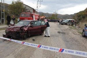 Kardeşleri feci kaza ayırdı : 2 &ouml;l&uuml;, 1 yaralı