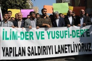 STK'lar molotof saldırısına karşı y&uuml;r&uuml;d&uuml;