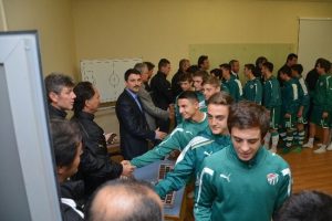 Bursaspor'da gen&ccedil;ler bayramlaştı