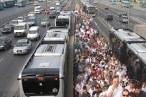 Otob&uuml;ste taciz etti, mahkeme yasakladı ama...