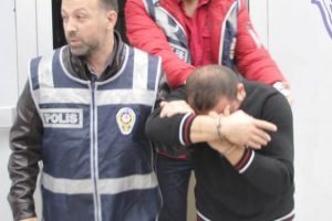 Hırsız bazanın i&ccedil;ine saklandı