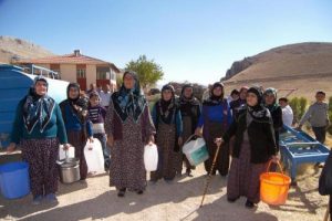 K&ouml;y halkı, bayramda mahkeme kararıyla susuz kaldı