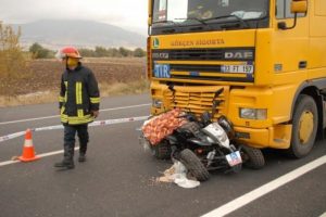 TIR motosikleti 35 metre s&uuml;r&uuml;kledi