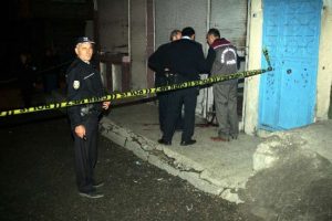 Akrabalar birbirine girdi: 1 &ouml;l&uuml;, 1 yaralı