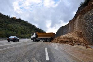 Heyelan ge&ccedil;iş vermedi