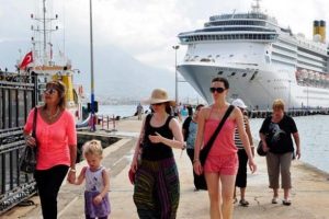 Alanya Limanı'nda y&uuml;zler g&uuml;l&uuml;yor