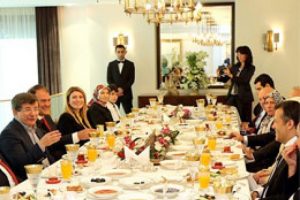 T&uuml;rk pilotlardan Davutoğlu'na ziyareti