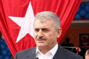 Trafik i&ccedil;in &ccedil;&ouml;z&uuml;m &ouml;nerisi: Belediye baksın!
