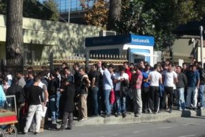 Askerlik kısalıyor, şubelerin &ouml;n&uuml; doldu