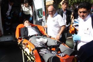 Liseli gen&ccedil;lerin kavgasında kan aktı