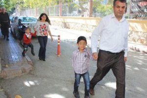 Annelerinin eve hapsettiği 3 kardeş yuvaya yerleştirildi