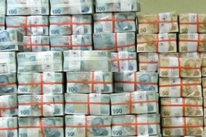 Hazine 301,7 milyon lira bor&ccedil;landı