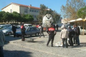 Beton mikserinin altında can verdi