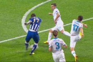 Porto kendi sahasında yıkıldı!