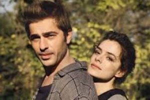&Uuml;nl&uuml; &ccedil;ift ayrılık haberini kendi verdi
