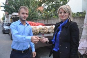 Seyyar satıcıdan insanlık dersi