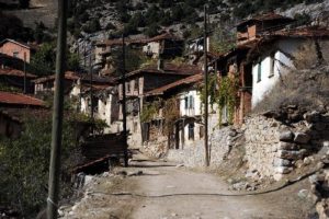 Gen&ccedil;ler g&ouml;&ccedil; etti, 530 yıllık k&ouml;y haritadan silinecek