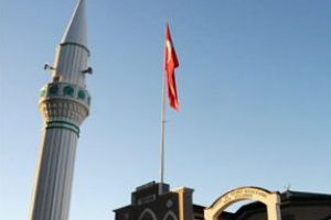 5 metrekarelik camiye 25 metrelik minare