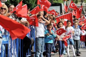 90'ıncı yıla coşkulu kutlama