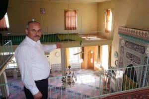 Mihrabı yanlış diye yıkılacak