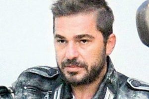Damatlık smokini hediye etti...