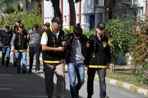 Arkadaşlarını uğurlamaya giderken cinayet işlediler