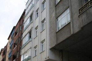 Cam silerken gelen feci &ouml;l&uuml;m