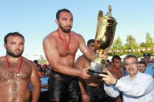 Ali G&uuml;rb&uuml;z'den kemer alındı!