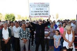 MHP'li başkana K&uuml;rt&ccedil;e pankartlı destek!