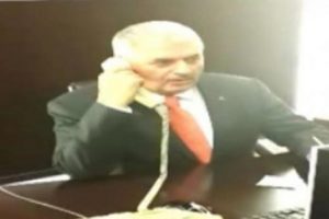 Bakan Yıldırım, &ccedil;alan telefona cevap verince...