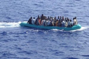 İtalya'da 800 ka&ccedil;ak g&ouml;&ccedil;men kurtarıldı
