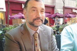 3 yıldır İngiliz bisk&uuml;vi devinin peşinde