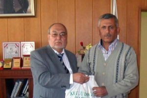 Şehitlik tazminatını Kuran kursuna bağışladı