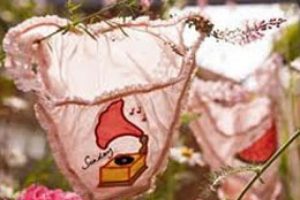 İ&ccedil; &ccedil;amaşırı hırsızını &ouml;fkeli eş yakaladı